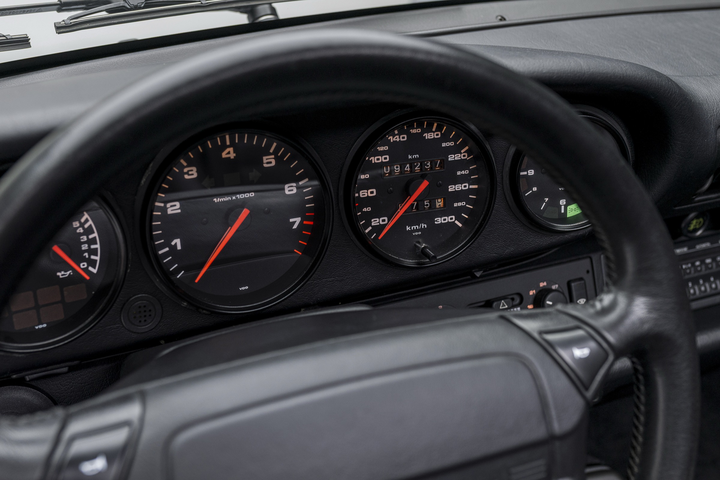 Polar Silver 964 targa — engine bay